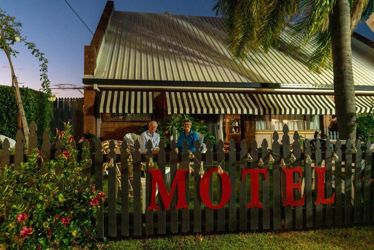 دالبي Country Pathfinder Motor Inn المظهر الخارجي الصورة