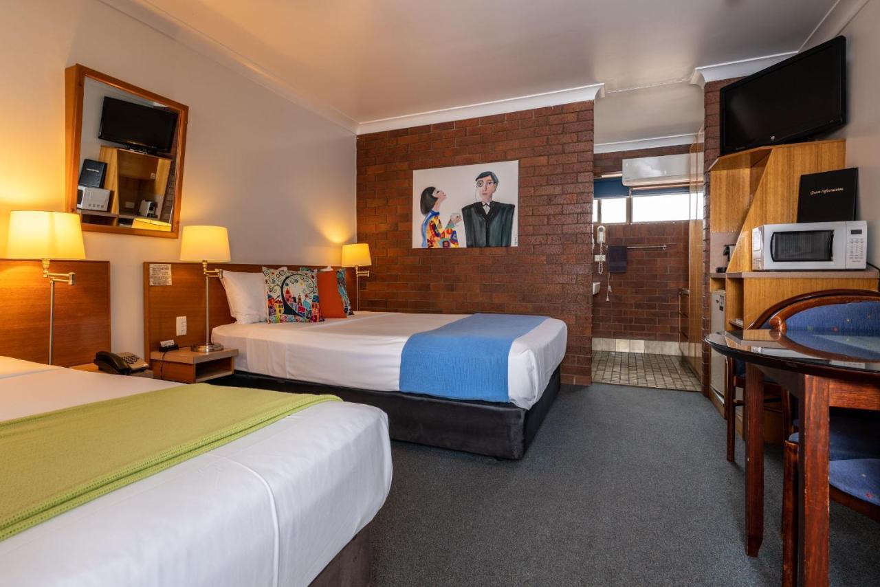 دالبي Country Pathfinder Motor Inn المظهر الخارجي الصورة