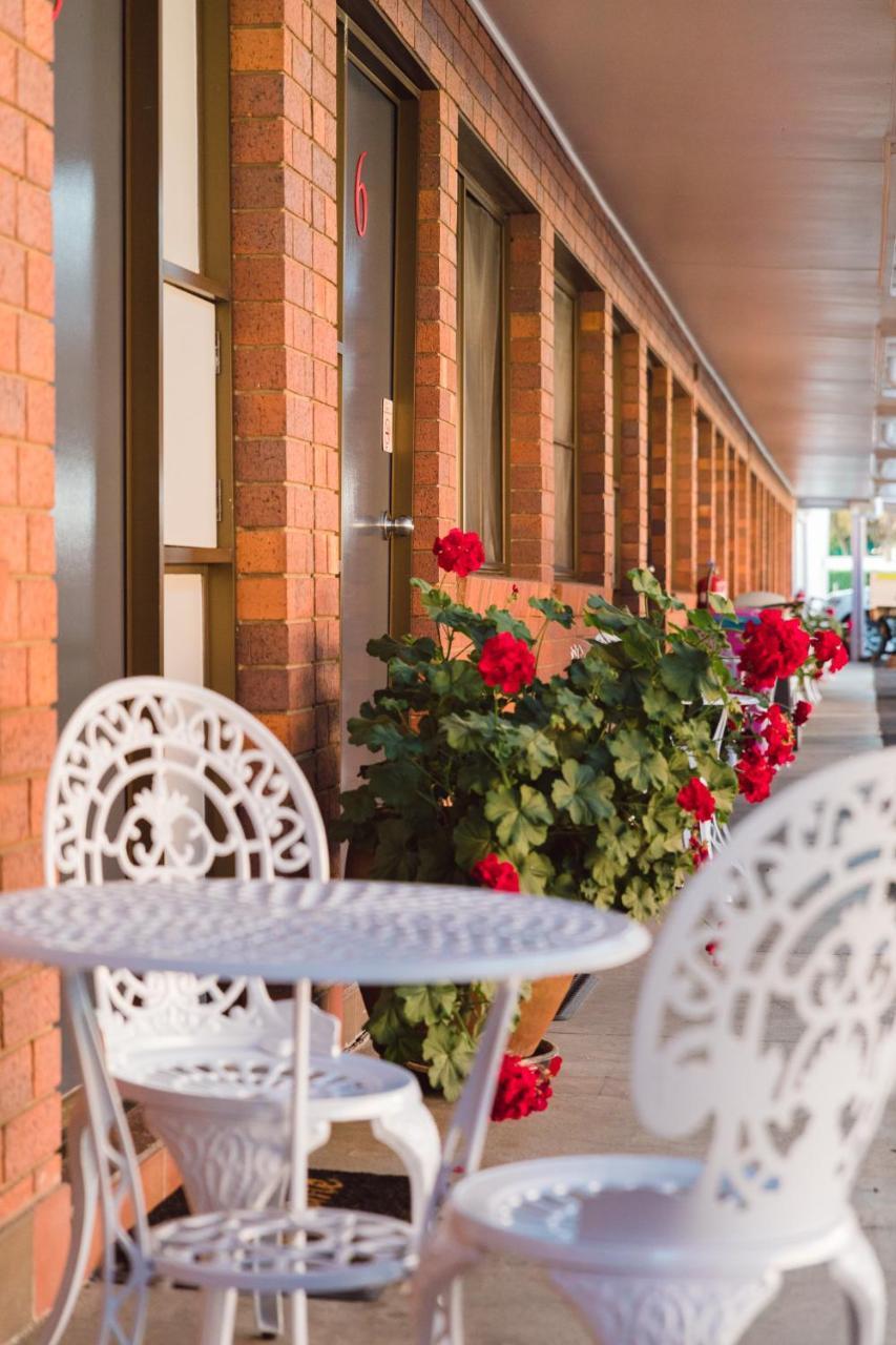 دالبي Country Pathfinder Motor Inn المظهر الخارجي الصورة
